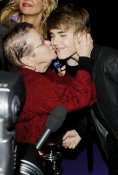 justin-bieber-stara-mama-10-5.jpg